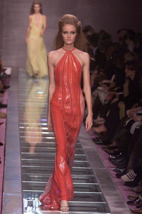 versace runway 2000